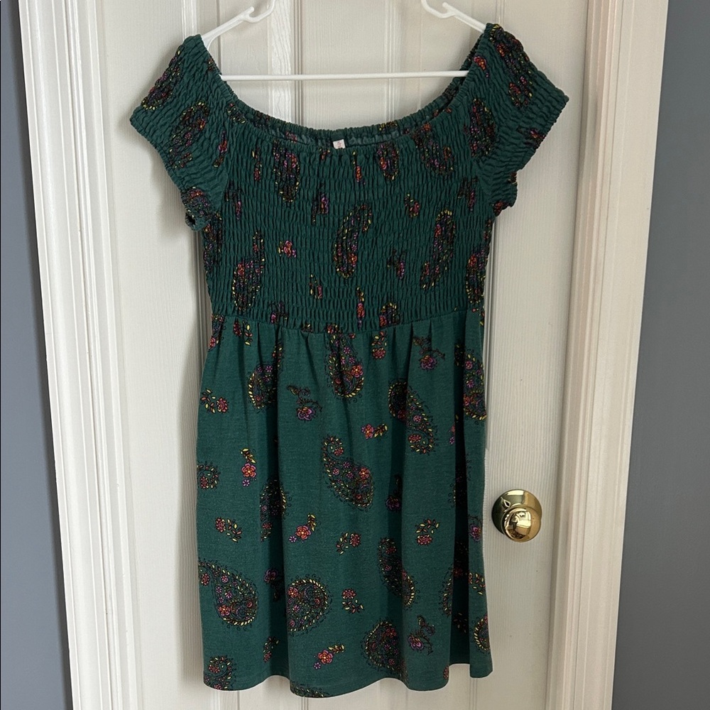 ⚜️ Xhilaration Green Paisley Casual Dress